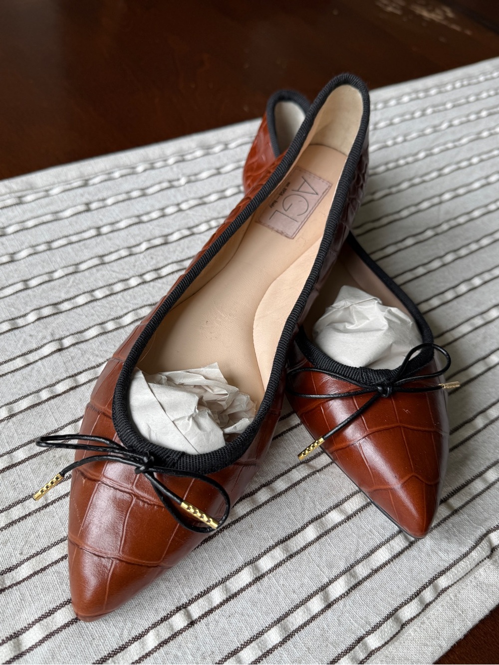 AGL Croc-Embossed Brown Pointed Toe Ballet Flats with Black Trim 9/39.5